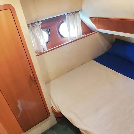 船上ホテル Moonlight Houseboat *