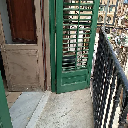 Quiet And Comfortable In Centre Apartment