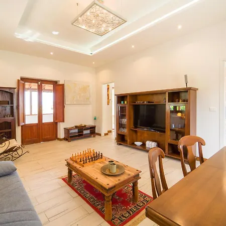 Pet Friendly In With Kitchen Palermo