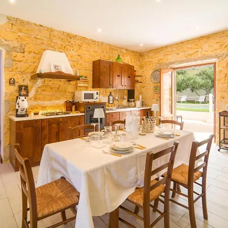Holiday home Pet Friendly In With Kitchen
