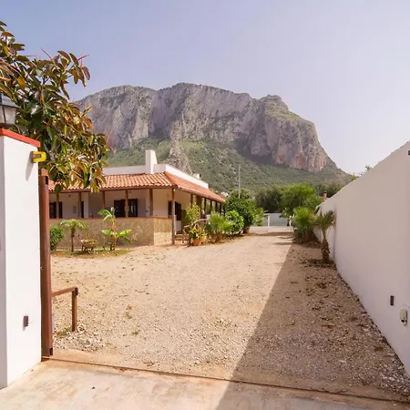 Pet Friendly In With Kitchen Holiday home *