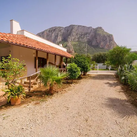 Pet Friendly In With Kitchen Holiday home