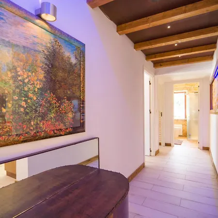 Pet Friendly In With Kitchen *