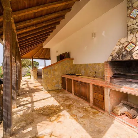 Pet Friendly In With Kitchen Holiday home