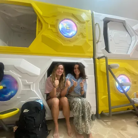Mermaid Space Capsule 旅馆