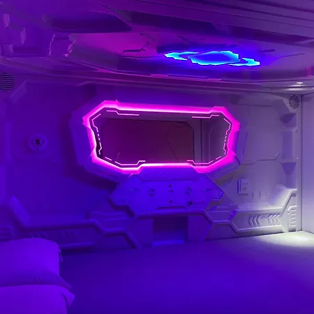 Mermaid Space Capsule 旅馆 *