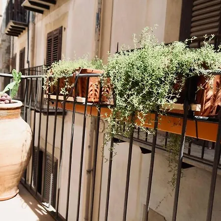 Exquiste With Outdoor Spaces Palerme