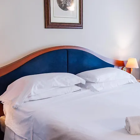Massimo Plaza Hotel 4*
