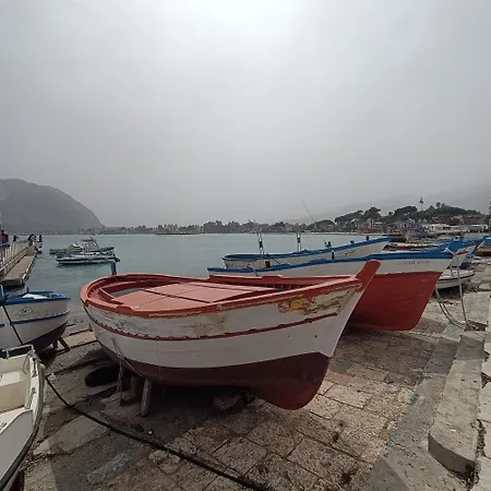 Mondello Bed & Guest house *
