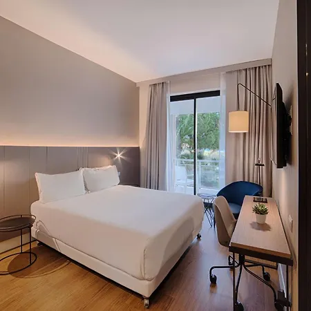 Hotell Nh 4*
