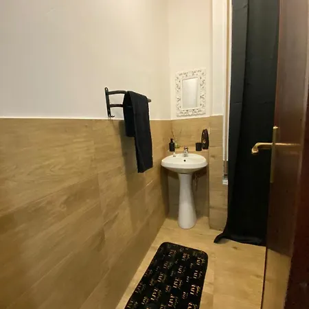 Apartment Red 40 *