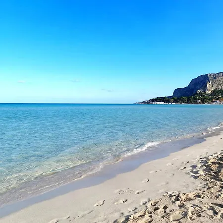 Oasi Mondello منزل للإقامة