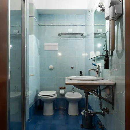 فندق Center 2*