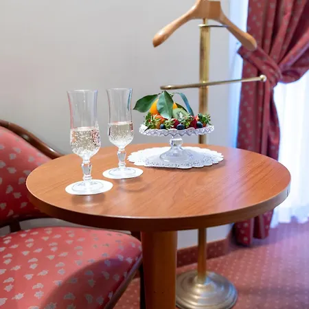 Massimo Plaza Hotell 4*