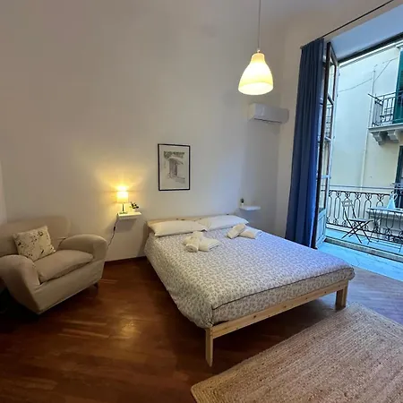 Homestay La Finestra Sugli Archi Palermo