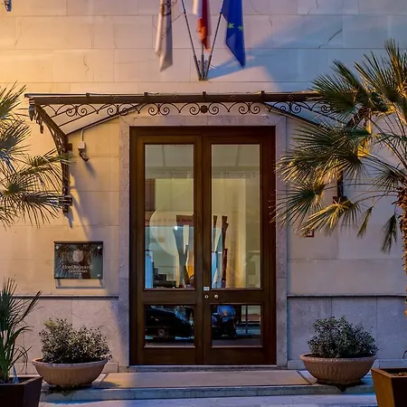 Federico Ii Palace فندق