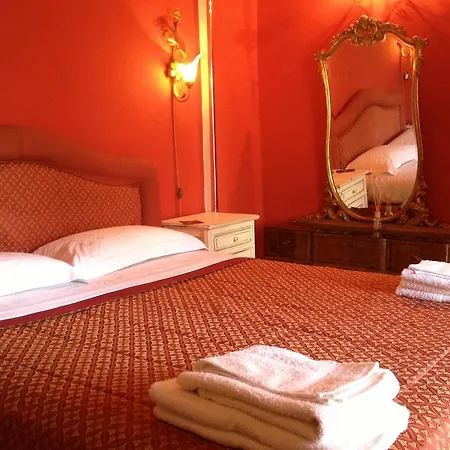 Couette-café Domus Dei Cocchieri 3*