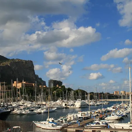 Hotel na wodzie Azimut 46 Palermo
