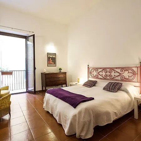 At Kalsa Quiet Flowered Terrace! Free Parking! Ideal For Remote Working! Apartman