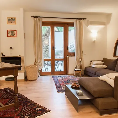 Al Colle Dei Principi Apartment *