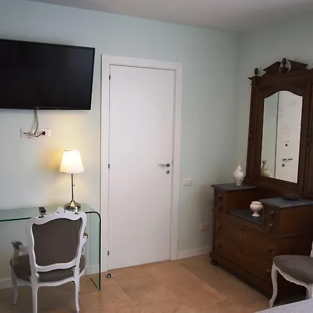 Bed & Breakfast Attico 33 3*