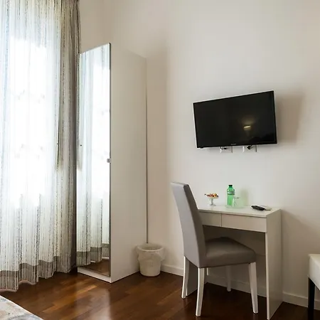 Ai Lattarini House Nocleg ze śniadaniem 2*