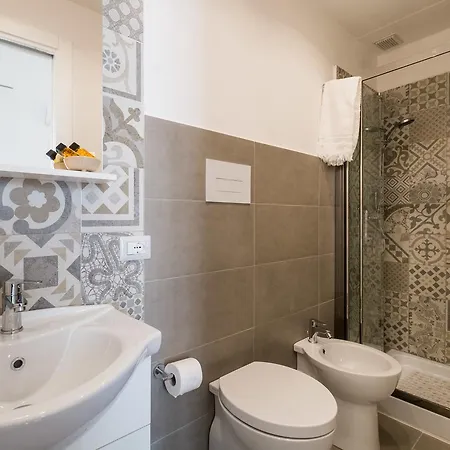 Ai Lattarini House Nocleg ze śniadaniem 2*