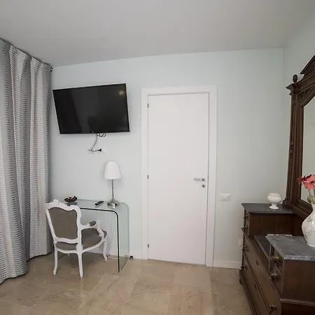 Bed & Breakfast Attico 33 3*