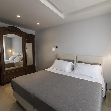 Bed & Breakfast Attico 33 3*