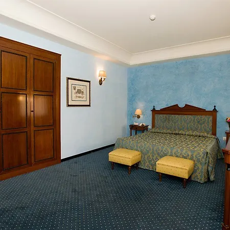 Federico Ii Central Palace 호텔 4*