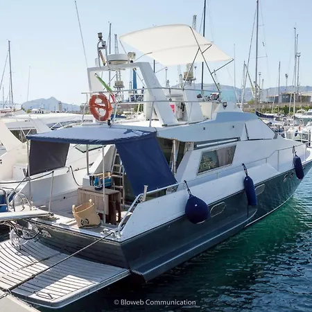 Bateau-hôtel Minicrociereinbarca
