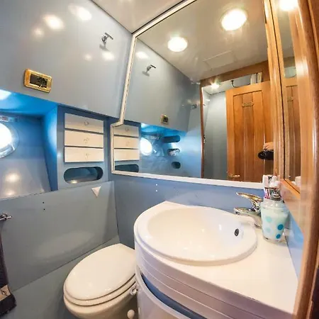 Bateau-hôtel Minicrociereinbarca