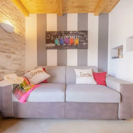 Donna Flavia - Centro Storico Apartment *
