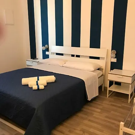 ベッド・アンド・ブレックファスト Bedroom La Stazione *