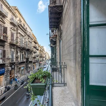 Qasr Beautiful In Palermo