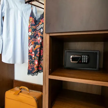 Palazzo Sovrana Serviced Luxury アパートホテル 4*