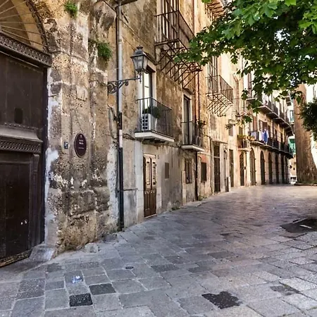At Kalsa Quiet Flowered Terrace! Free Parking! Ideal For Remote Working! Apartman