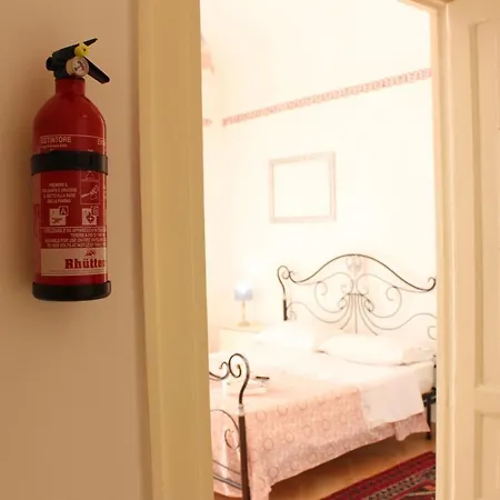 Bed and breakfast Bed&book Palazzo Cutelli 3*