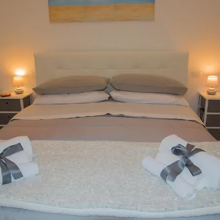 Mondello Manick Mare Apartment