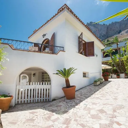 Holiday home Villetta Di Fronte Al Mare Dell'addaura By Wonderful Italy Palermo