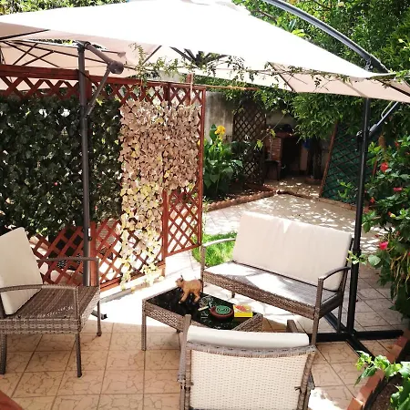 Bella Bed and Breakfast 2*