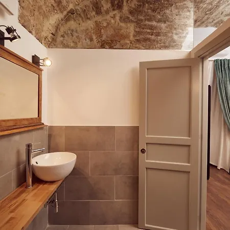 L' Hotellerie Easy Bed & Breakfast 2*