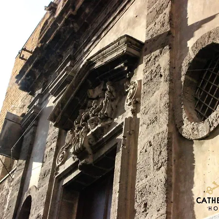 Cathedral Apartment *