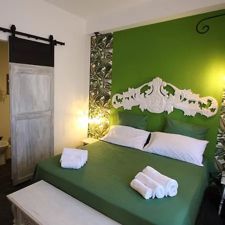 Accardi House Searooms 2*