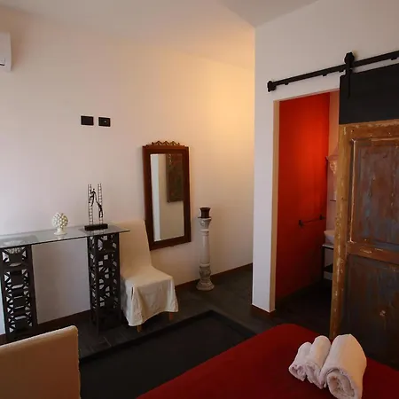 Accardi House Searooms 2*
