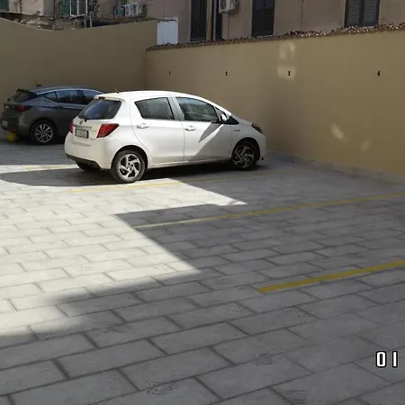 Апартаменты Balsamotto - E Parcheggio Палермо