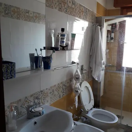 Signorile In Condominio Rallo Alloggio in famiglia *