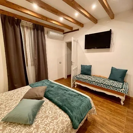 Apartment Interno12 *