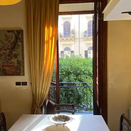 Apartment Voile Rouge *