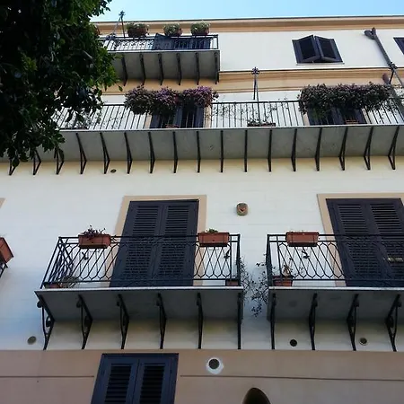 Bed & Breakfast Casa Degli Artisti 3*
